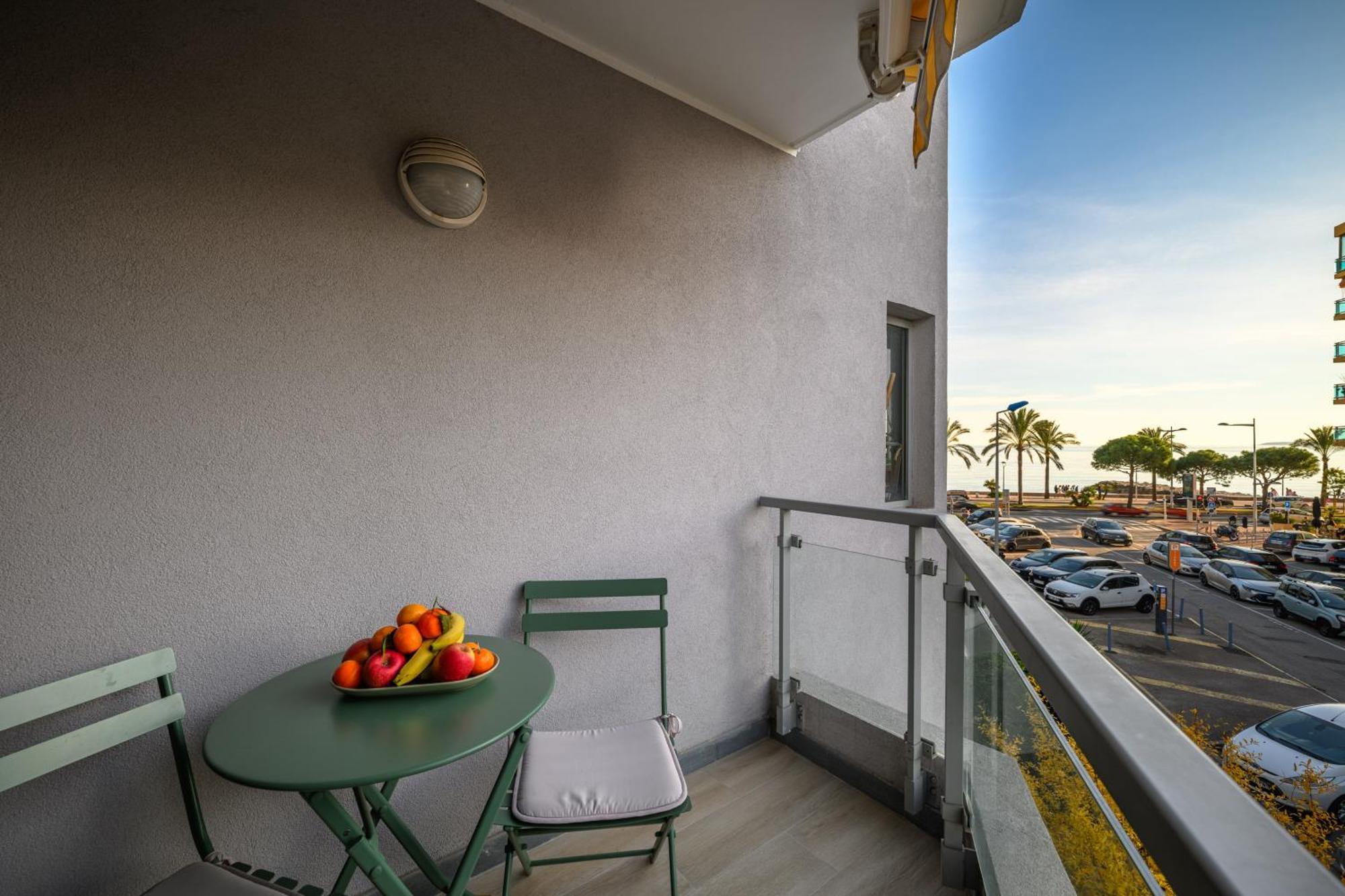 Appartement Bord De Mer « La Petite Ma-Line » Кань-сюр-Мер Экстерьер фото