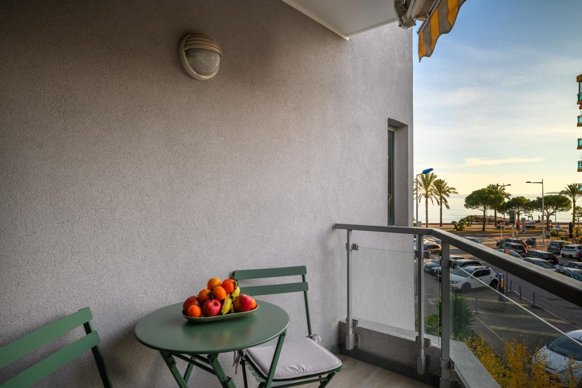 Appartement Bord De Mer « La Petite Ma-Line » Кань-сюр-Мер Экстерьер фото